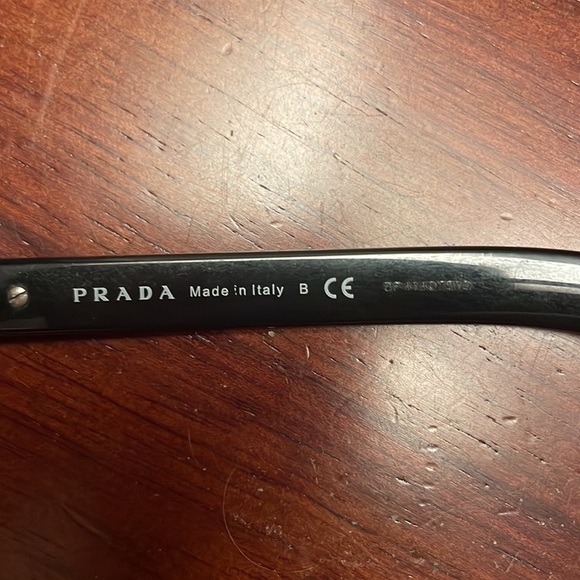 Prada - Picture 8 of 9